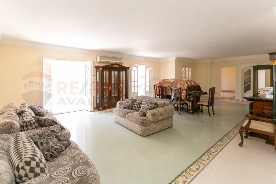 شقة للبيع 330 م  لوران (متفرع من ش الاقبال)