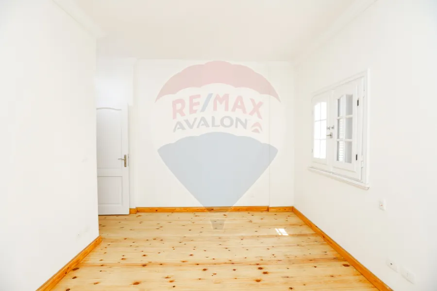 شقة للبيع ٢١٢ م جليم (شارع ابو قير الرئيسي)