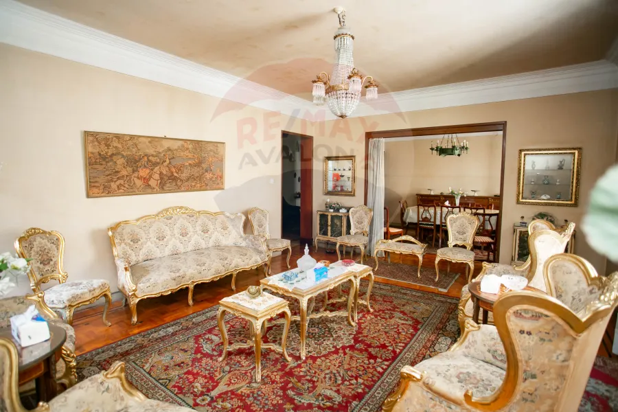 شقة للبيع 250 م سيدي جابر الشيخ (بين بورسعيد و البحر)