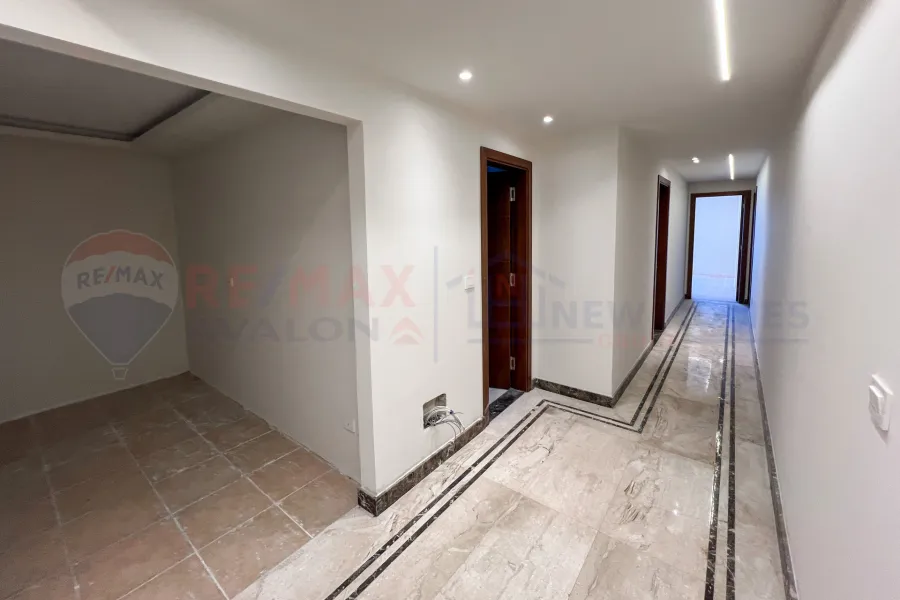 شقة للايجار 265 م الشاطبي (علي البحر مباشرة)