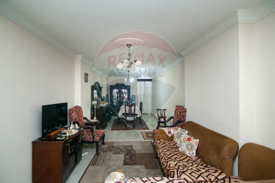 شقة للبيع 155 م محرم بك (ش زين العابدين)