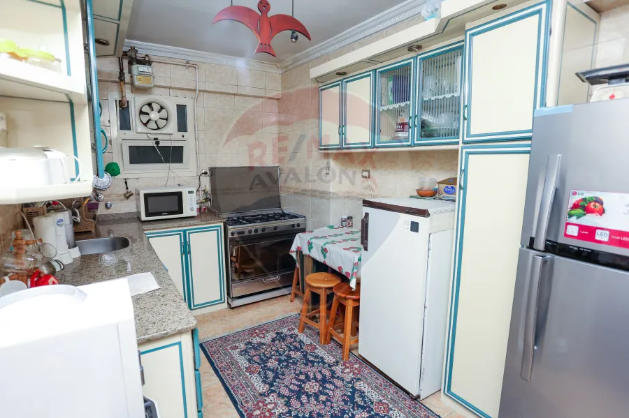 Apartment For Sale 150 m Sidi Gaber ( directly on taram station. )