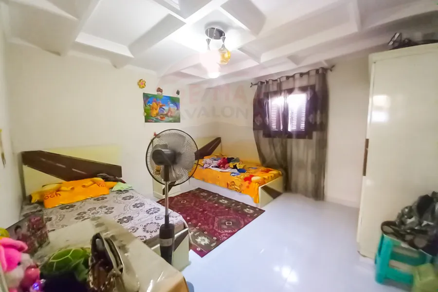 شقة للبيع 147 م + 60 م روف زيزينيا  ( ش الأمير جميل )