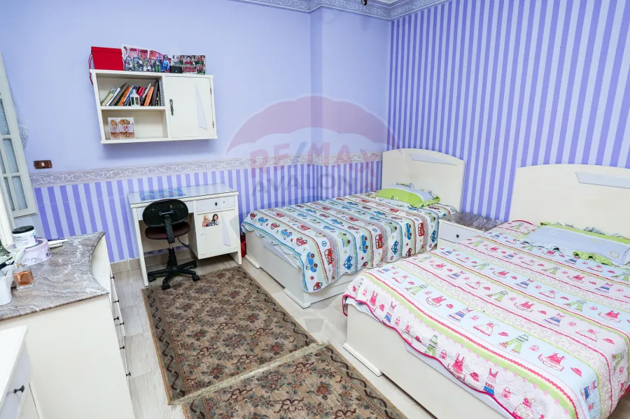 شقة للبيع 240 م ستانلي (ش عبد العزيز فهمي)