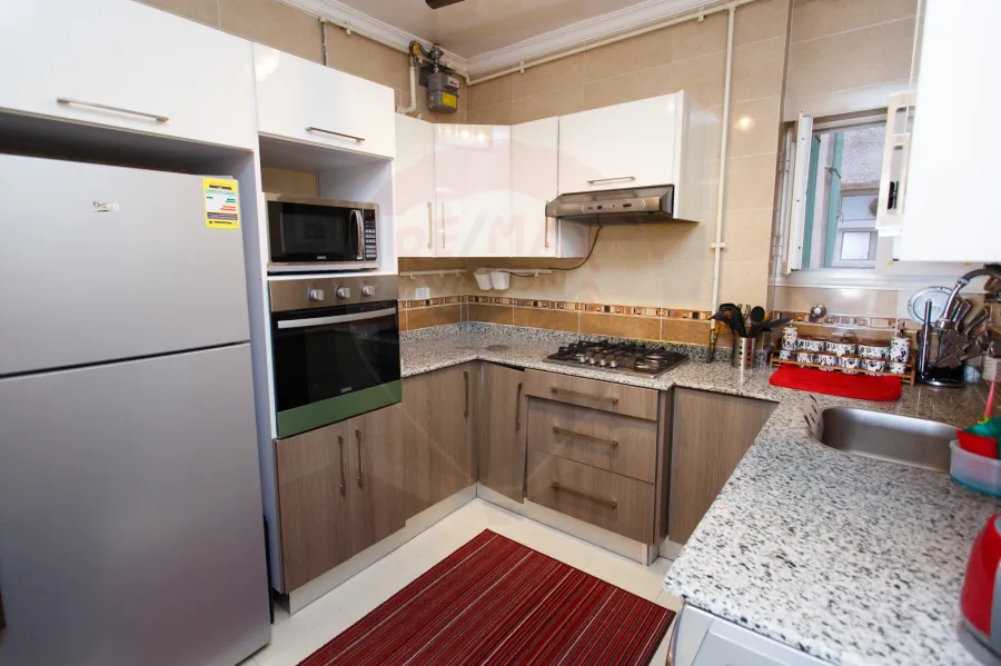 شقة للبيع 170 م سان ستيفانو (ش عزيز كحيل)