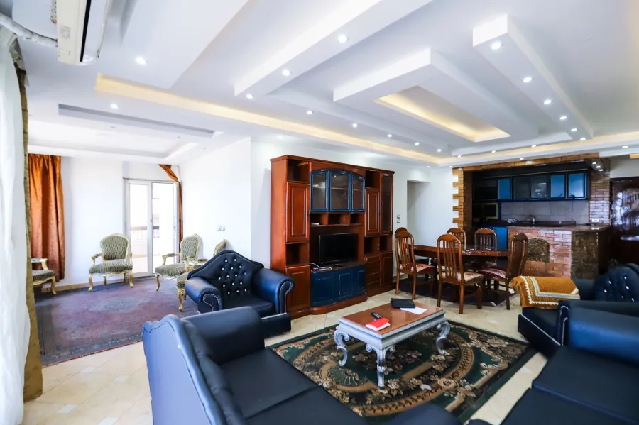 شقة للبيع 169 م ميامي (على البحر مباشرة)