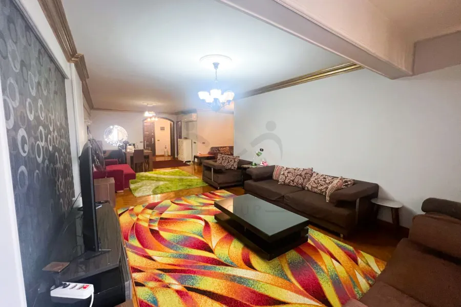 شقة للبيع 185 م رشدي (ش أبوقير - عمارة براند)