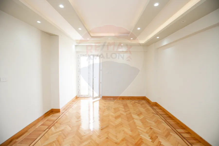 شقة للبيع 220 م مصطفى كامل (على الترام مباشرة) - أول سكن - شقة ناصية