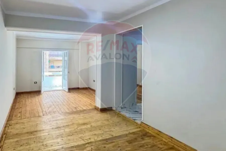 شقة للايجار 140 م سابا باشا (علي الترام مباشر)