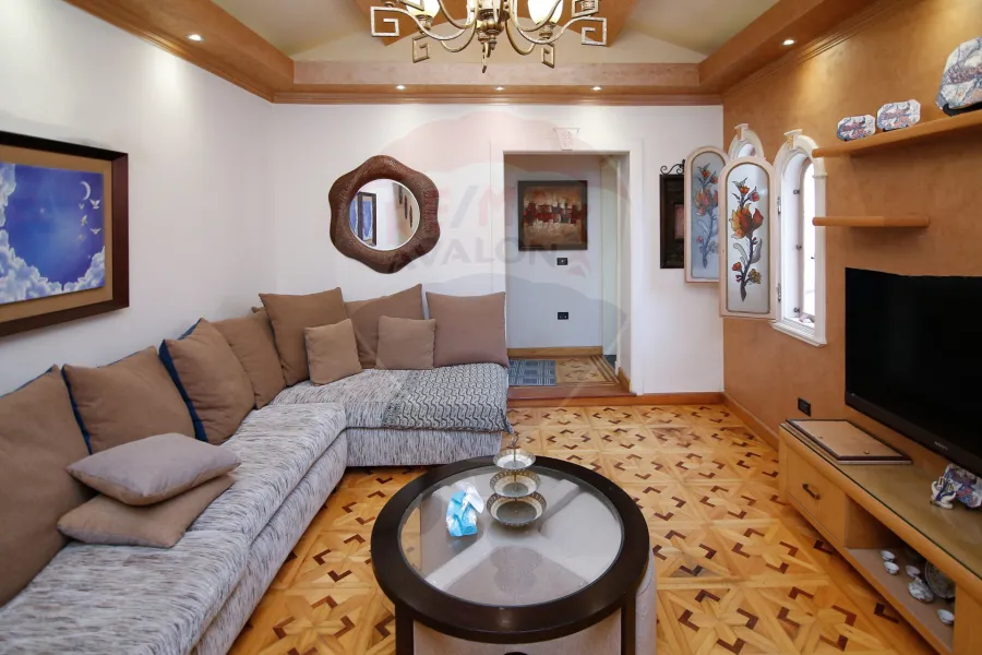 شقة دوبلكس للبيع 250 م سيدي بشر ( خطوات من ميدان محمد نجيب)