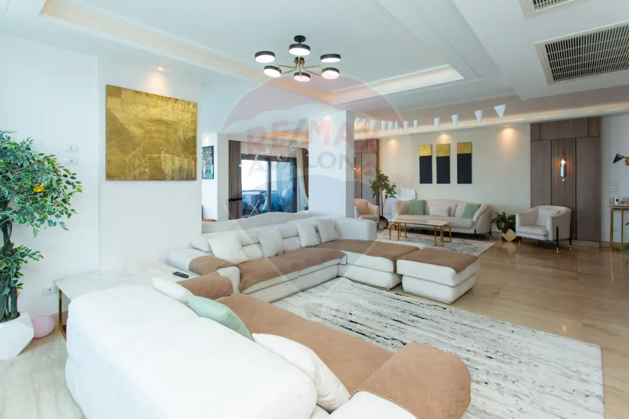 شقة للبيع 235 م ستانلي (علي البحر مباشرة - عمارة براند)