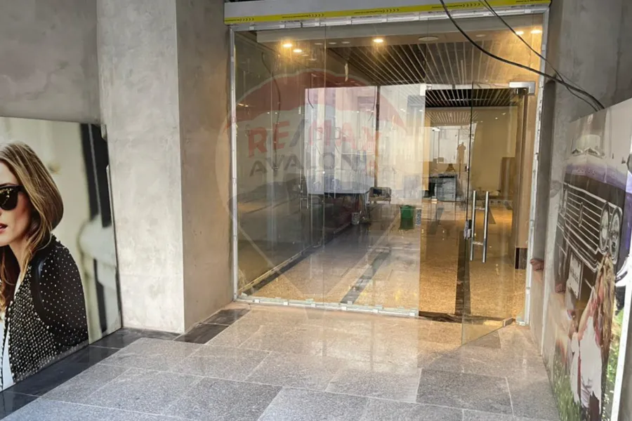 محل للايجار25 م محطة الرمل (ش صفية زغلول - مول اليكس تاور)