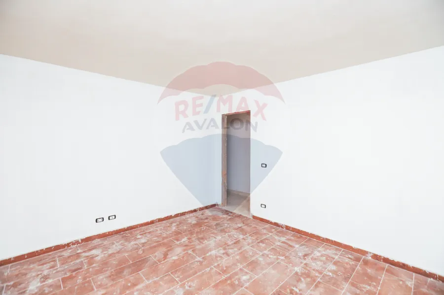 شقة للبيع 150 م المنتزة( ابراج الحلواني - رويال بلازا )