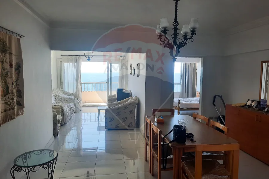 شقة للايجار المفروش 156 م لوران (علي البحر مباشرة)