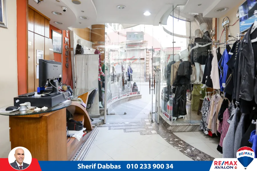 محل للبيع 104 م محطة الرمل (شارع النبي دانيال - امام المعبد اليهودي)