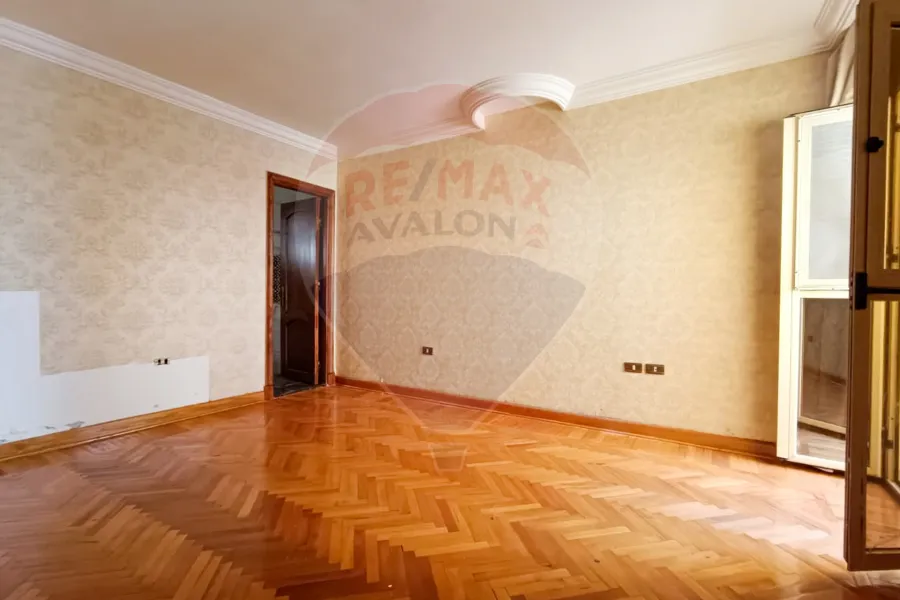 شقة للبيع 210 م كفر عبده (ش الاسماعيلية)