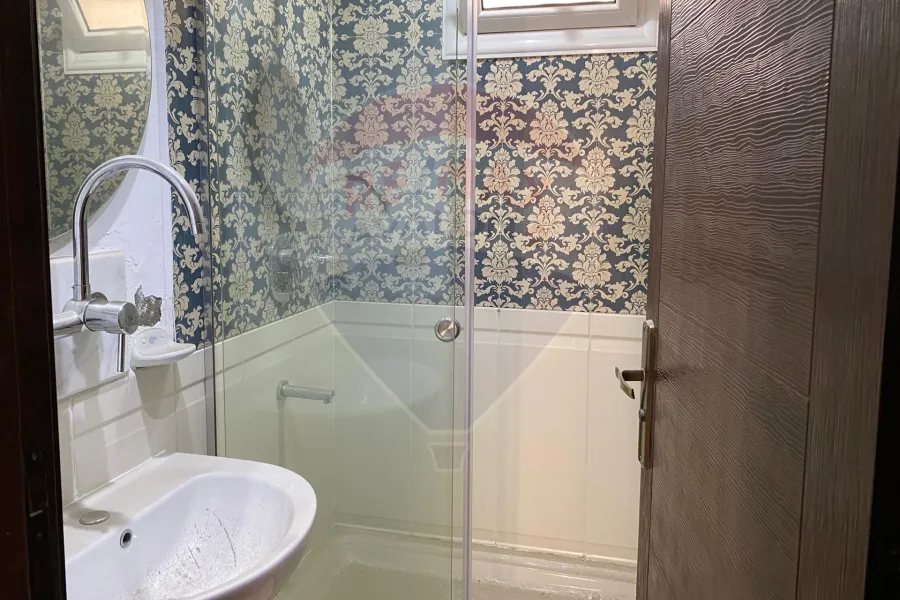 شقة للبيع 205 م رشدي (علي الترام مباشرة)