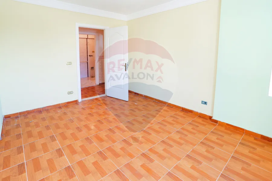 شقه للبيع 200 م  رشدى ( خطوات من شارع سوريا )