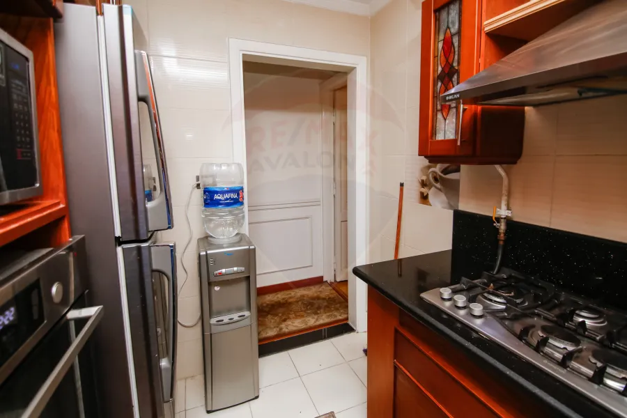 شقة للبيع 170 م كامب شيزار (خطوات من كوبري الجامعه)