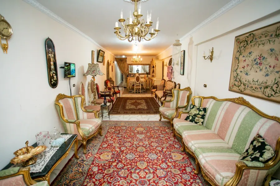 شقة للبيع 165م لوران (بجوار بنك مصر)