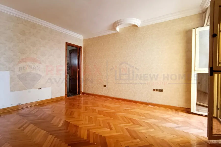 Apartment for sale 210 m Kafr Abdo (Al-Ismailia St.)
