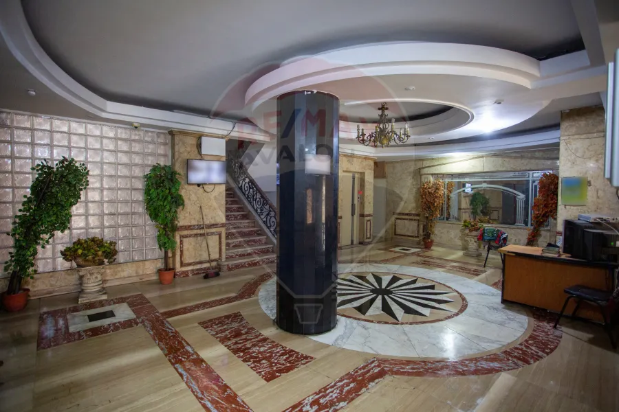 شقة للبيع 380 م كامب شيزار (شارع بورسعيد)