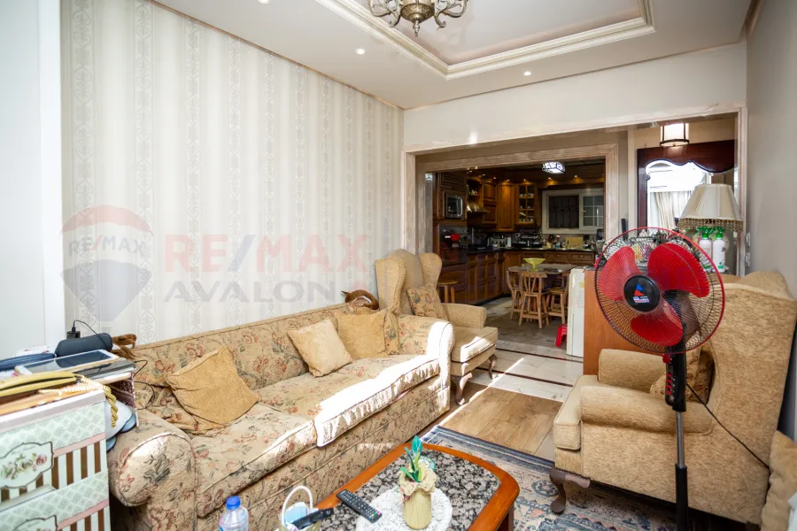 Apartment for sale 300 m Latin District (Aristo st.)