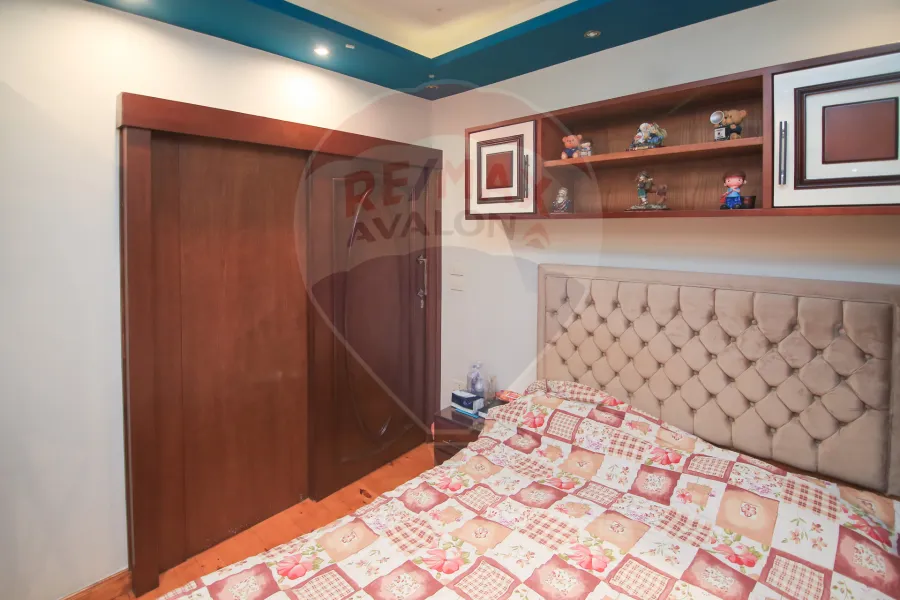 شقة للبيع 240 م محرم بك (ش المأمون مباشرة)