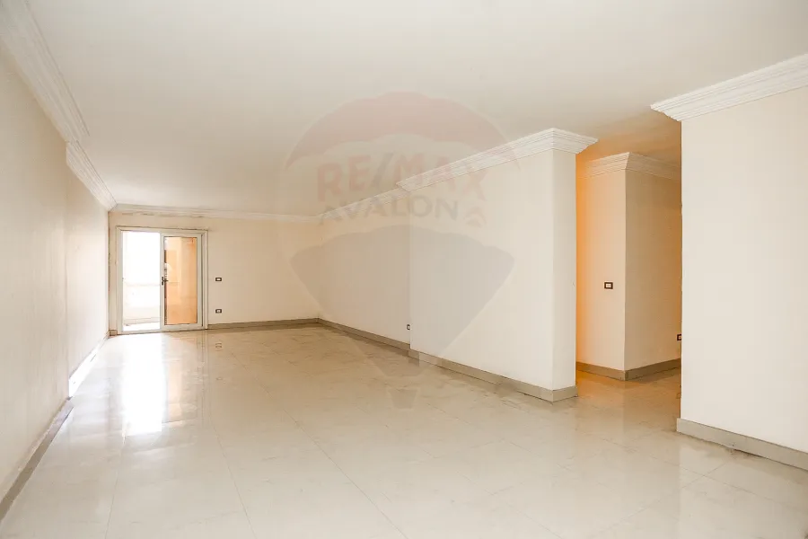 Apartment for sale 225m Smouaha (Fawzi moaaz main st - brand building)