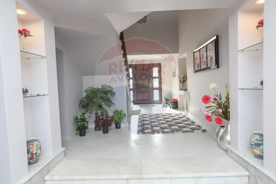 فيلا مسجلة للبيع 900 م كينج مريوط (امام استاد برج العرب)