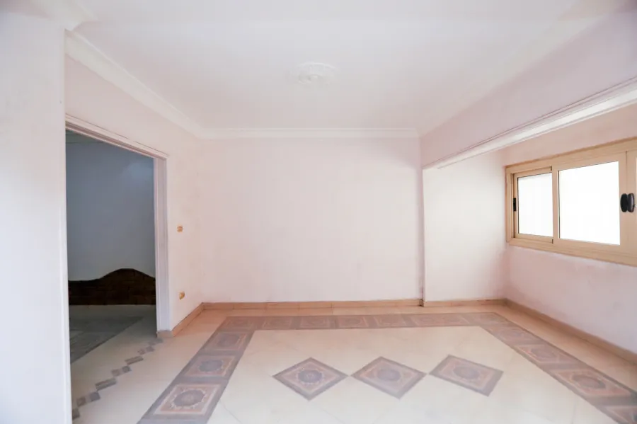 شقة للبيع 146م سموحة ( خطوات من جامع حاتم و مول زهران )