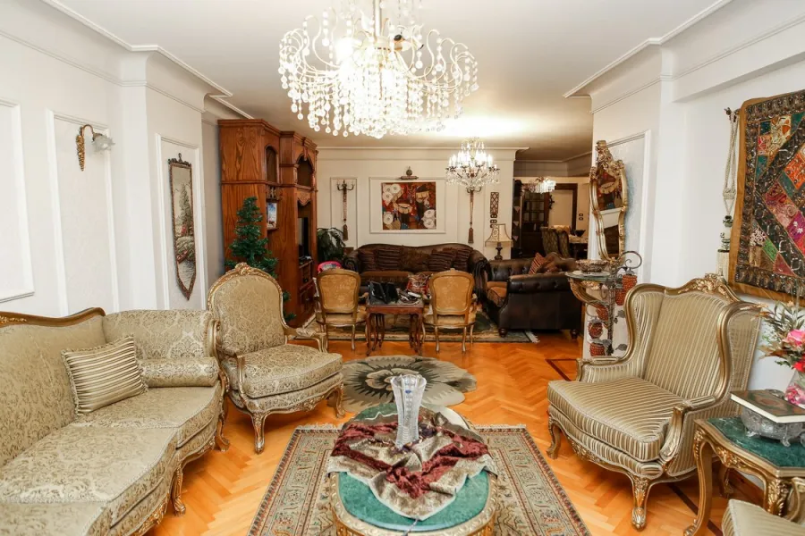 شقة للبيع 165م صافى سابا باشا (خطوات من الترام - بجوار القنصليه الروسية)