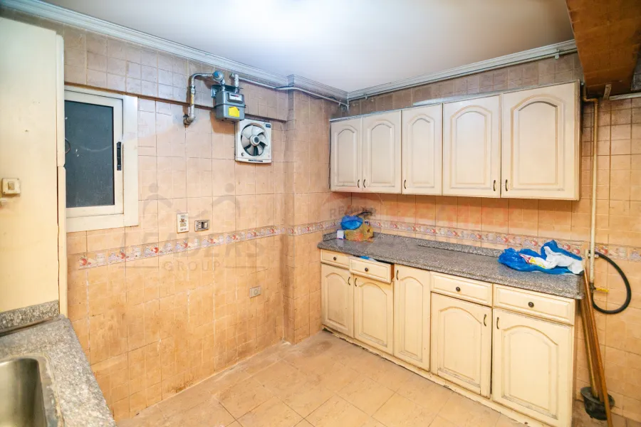 شقة للبيع 250 م لوران (ش أبوقير)