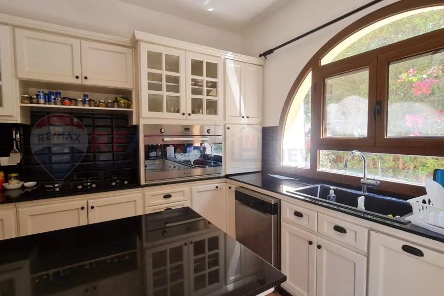 Furnished villa for rent 900 m King Mariout (King Heights compound)