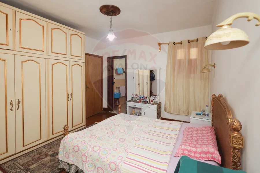 شقة للبيع 137 م جليم ( خطوات من البحر والترام)