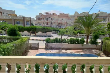 شاليه للبيع (جامعة الدول) 130م + 130م روف