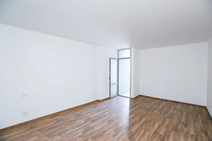 شقة للبيع 350 م لوران ( علي البحر مباشرة )