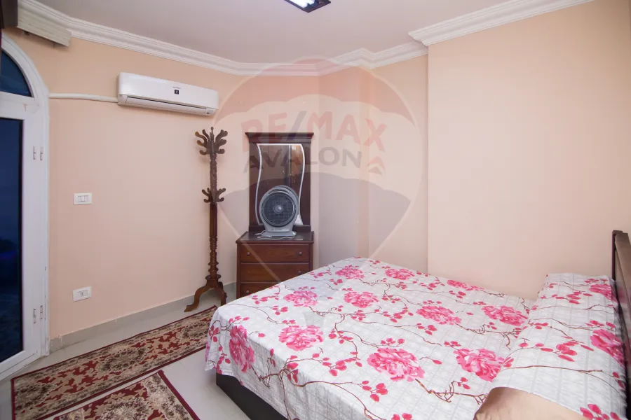 شقة للبيع 215 م كيلوباترا ( علي البحر مباشرة)