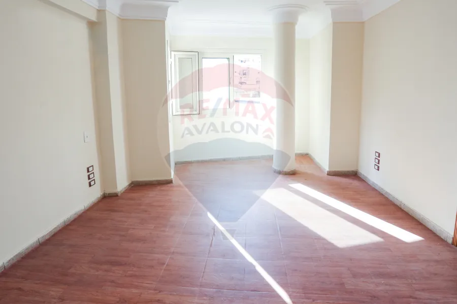 دوبلكس للايجار 240 م الحي اللاتيني (خطوات من شارع البطالسة )