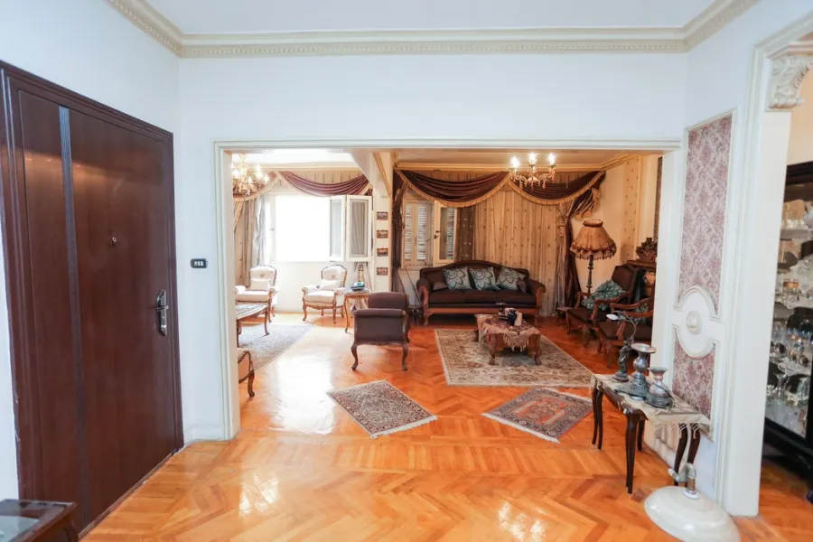 شقة للبيع 180م جليم (خطوات من محطة ترام جليم)