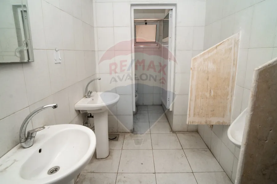 مقر إداري للايجار 320 م سموحة ( ش تقسيم القضاه)