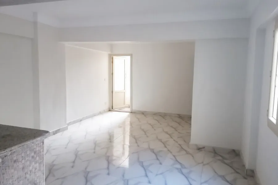 شقة للبيع 100م سموحة (كمبوند البروج - ش النصر)