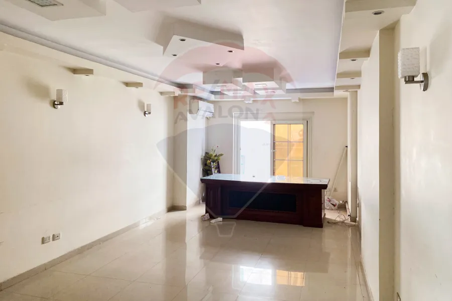 شقة للبيع 165 م زيزينيا (بين الترام و البحر)