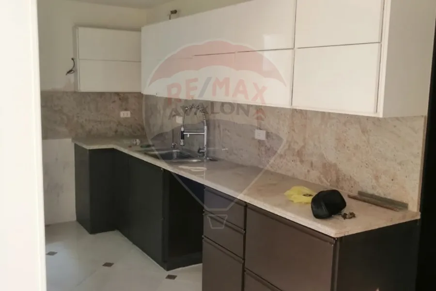 شقة للبيع 161 م سيدي بشر (خطوات من البحر)