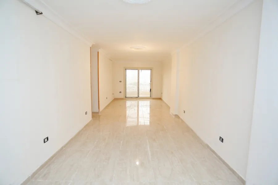 شقة للبيع 150م محرم بك (ش جرين الرئيسي)