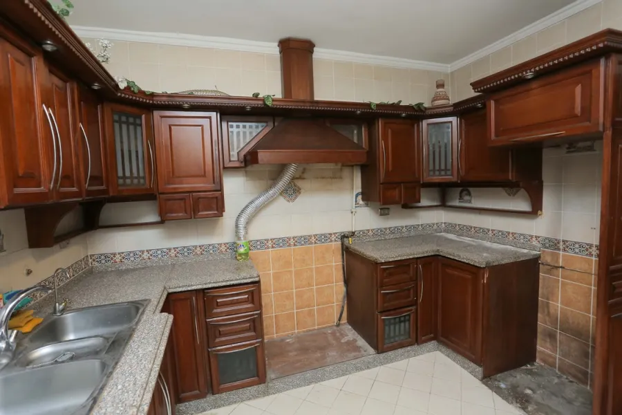 شقة للايجار 200م سموحة ( ابراج كيروسيز )