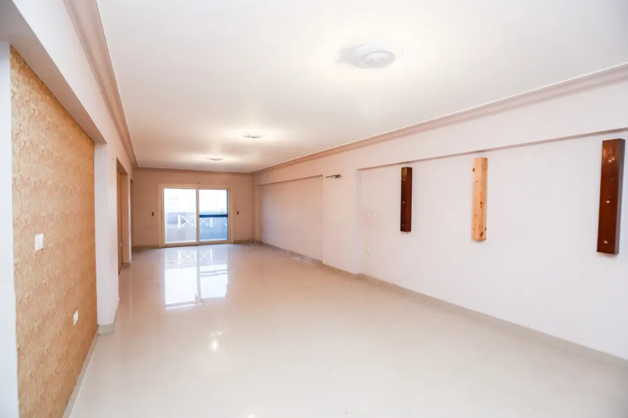 شقة للبيع 195 م مصطفي كامل ( ش ابو قير مباشرة )