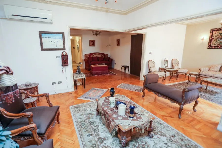 شقة للبيع 180م جليم (خطوات من محطة ترام جليم)