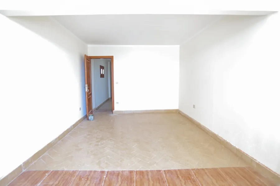 Apartment For Sale 200m Sporting (Luxour St.)