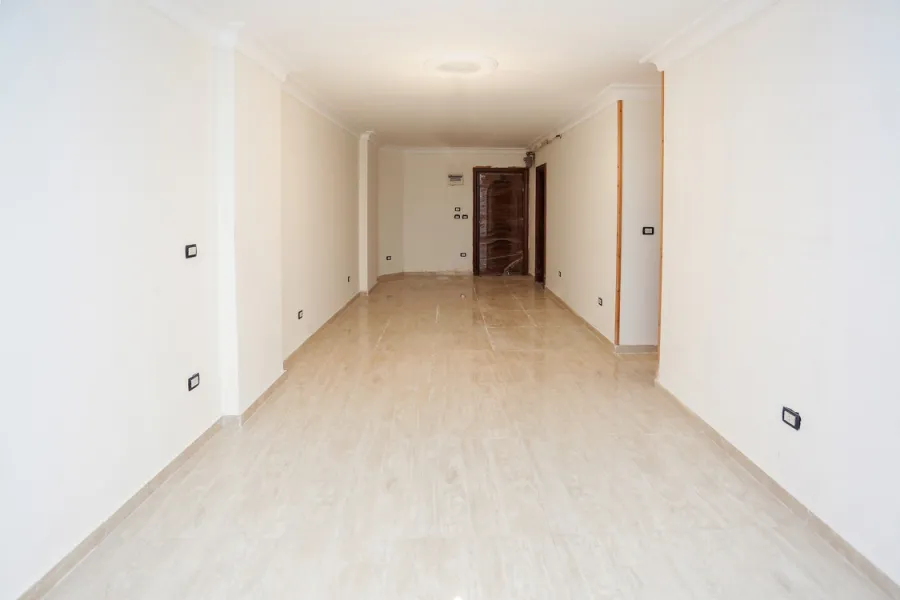 شقة للبيع 150م محرم بك (ش جرين الرئيسي)